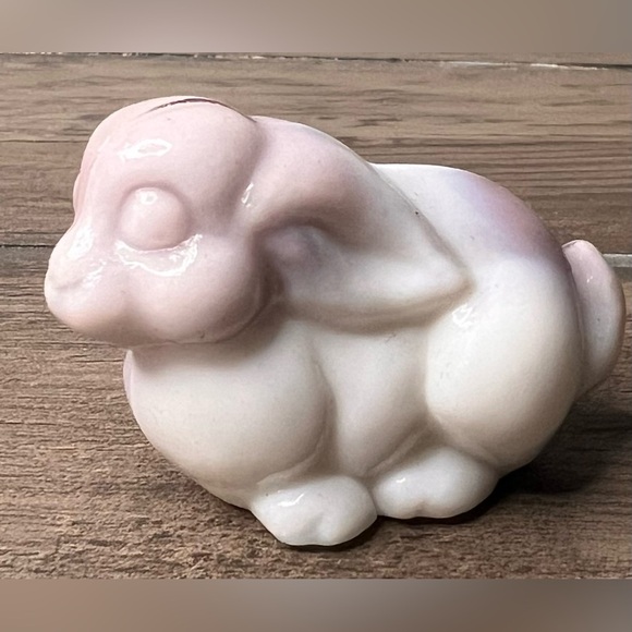 Fenton Art Glass Miniature Bunny Rabbit Figurine White & Amethyst Purple Slag - Picture 2 of 6